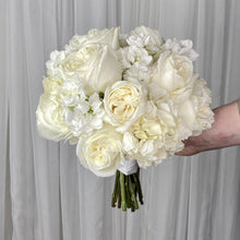 Cargar imagen en el visor de la galería, Compact Bouquets