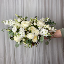 Cargar imagen en el visor de la galería, Loose & Airy Bouquet